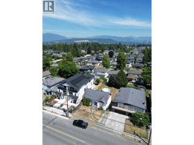 6678 WALKER Avenue | Burnaby British Columbia | Slide Image Four