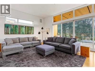 38555 SKY PILOT Drive | Squamish British Columbia | Slide Image Fifteen