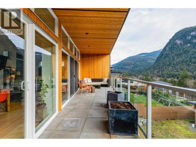 38555 SKY PILOT Drive | Squamish British Columbia | Slide Image Nineteen