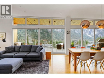 38555 SKY PILOT Drive | Squamish British Columbia | Slide Image Eight