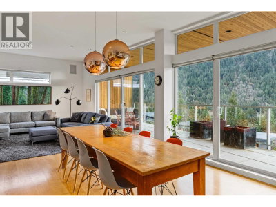 38555 SKY PILOT Drive | Squamish British Columbia | Slide Image Nine