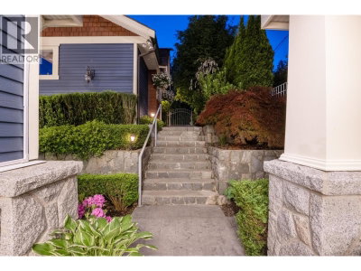 648 ALDERSIDE Road | Port Moody British Columbia | Slide Image Seven