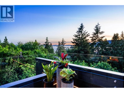 5325 MONTIVERDI Place | West Vancouver British Columbia | Slide Image Six