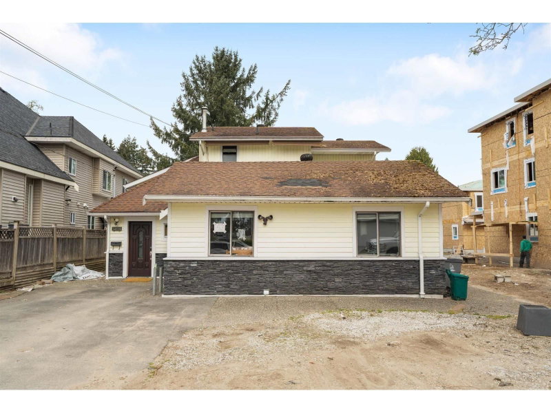 14115 110 Avenue Surrey British Columbia, V3R 1Z3 - 9 Bedrooms Home For Sale