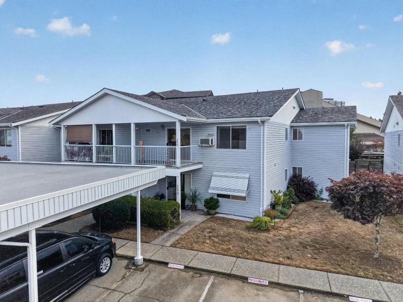 32691 GARIBALDI Drive Abbotsford British Columbia, V2T 5T7 - 2 Bedrooms Condo For Sale