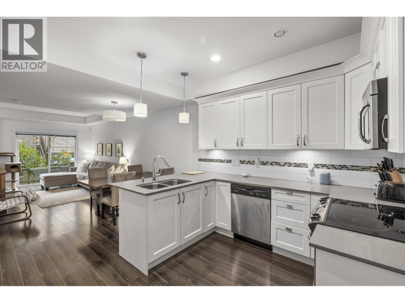 828 ROYAL Avenue New Westminster British Columbia, V3M 1J9 - 2 Bedrooms Condo For Sale