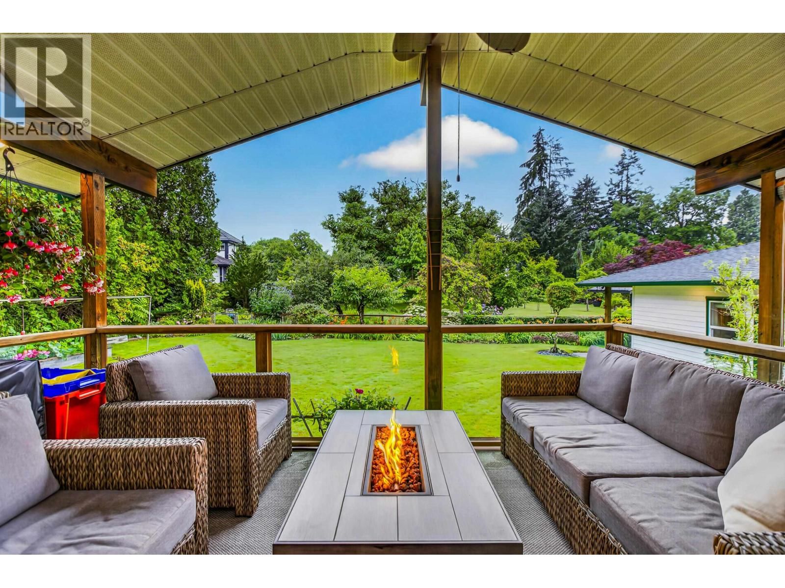 21662 RIVER Road, Maple Ridge, British Columbia V2X 2B7