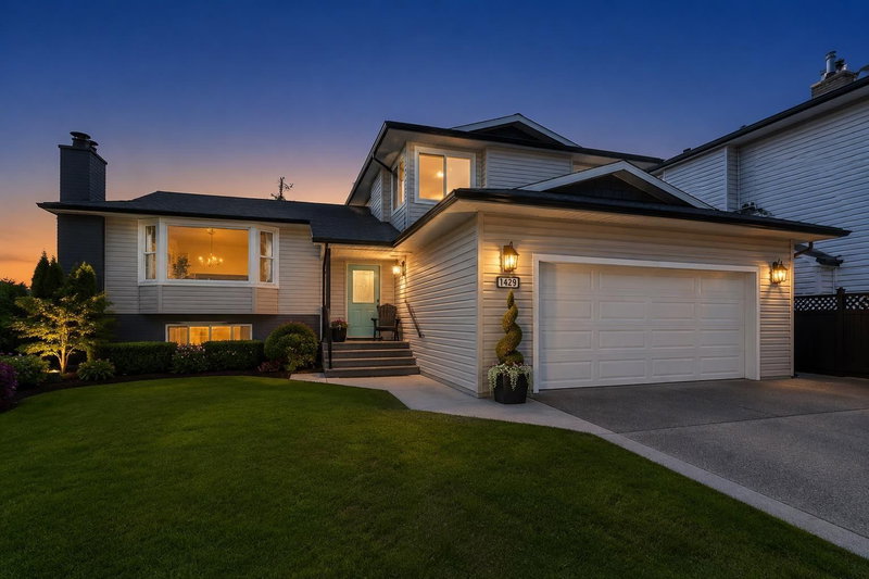 1429 133A Street Surrey British Columbia, V4A 6A2 - 5 Bedrooms Home For Sale