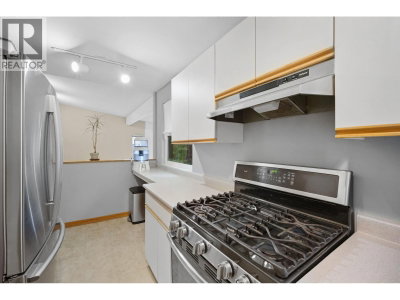 129 ROE Drive | Port Moody British Columbia | Slide Image Nine