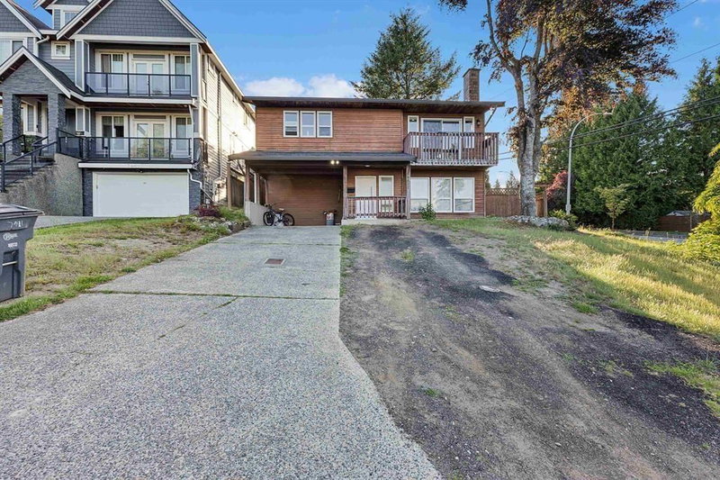 7991 138A Street Surrey British Columbia, V3W 7E8 - 7 Bedrooms Home For Sale