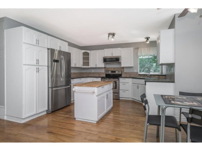 32958 HARWOOD Place | Abbotsford British Columbia | Slide Image Eight