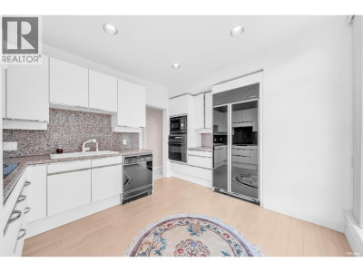 1500 ALBERNI Street | Vancouver British Columbia | Slide Image Eight