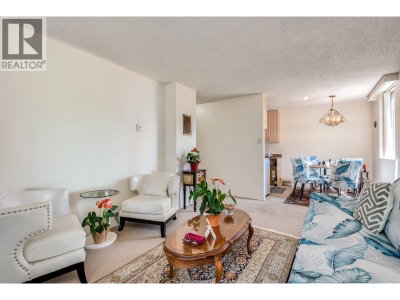 2016 FULLERTON Avenue | North Vancouver British Columbia | Slide Image Ten