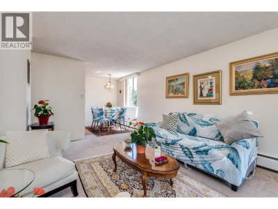 2016 FULLERTON Avenue | North Vancouver British Columbia | Slide Image Eleven