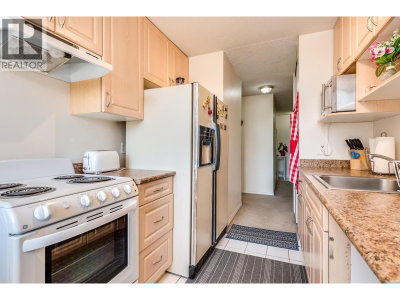 2016 FULLERTON Avenue | North Vancouver British Columbia | Slide Image Fourteen