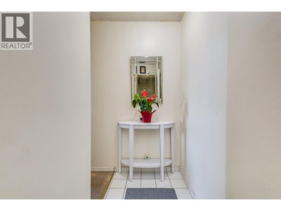 2016 FULLERTON Avenue | North Vancouver British Columbia | Slide Image Sixteen
