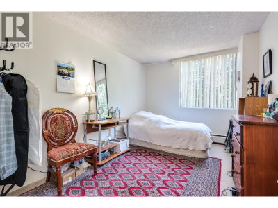 2016 FULLERTON Avenue | North Vancouver British Columbia | Slide Image Nineteen