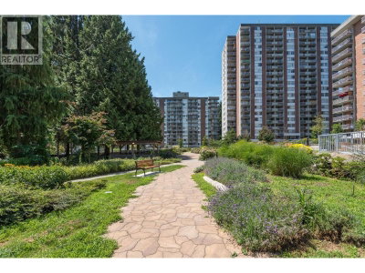 2016 FULLERTON Avenue | North Vancouver British Columbia | Slide Image Two