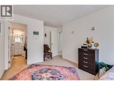 2016 FULLERTON Avenue | North Vancouver British Columbia | Slide Image Twenty-three