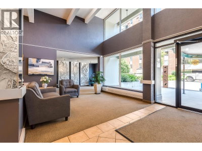 2016 FULLERTON Avenue | North Vancouver British Columbia | Slide Image Five