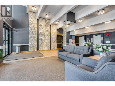 2016 FULLERTON Avenue | North Vancouver British Columbia | Slide Image Six
