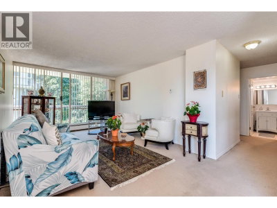 2016 FULLERTON Avenue | North Vancouver British Columbia | Slide Image Seven
