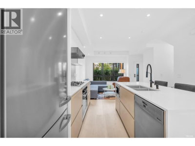 526 28TH Avenue | Vancouver British Columbia | Slide Image Nine