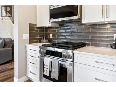 1751 PADDOCK Drive | Coquitlam British Columbia | Slide Image Twelve