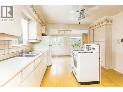 6857 LABURNUM Street | Vancouver British Columbia | Slide Image Twelve