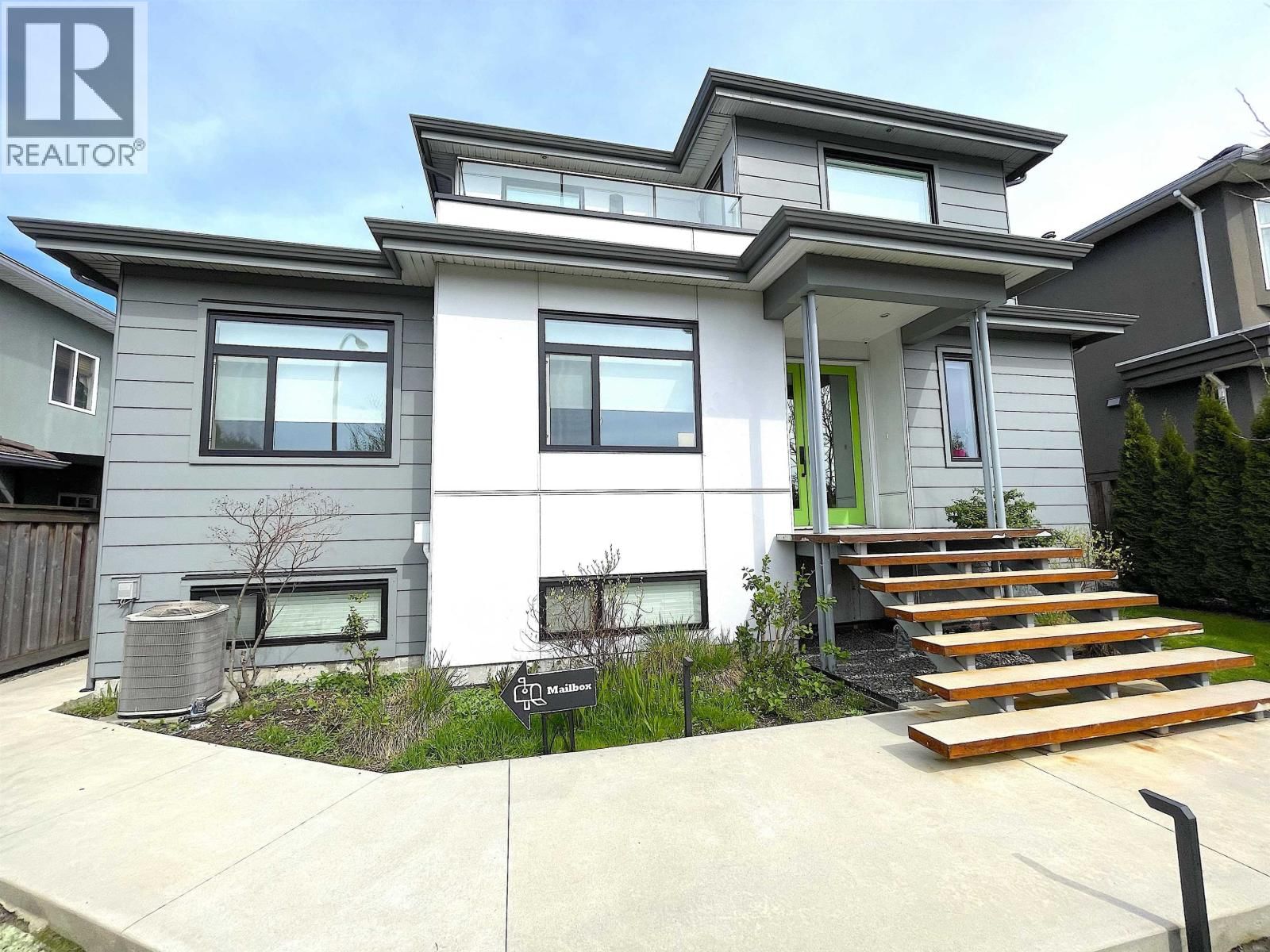 1633 MARINE Drive, Vancouver, British Columbia V5P 2R5