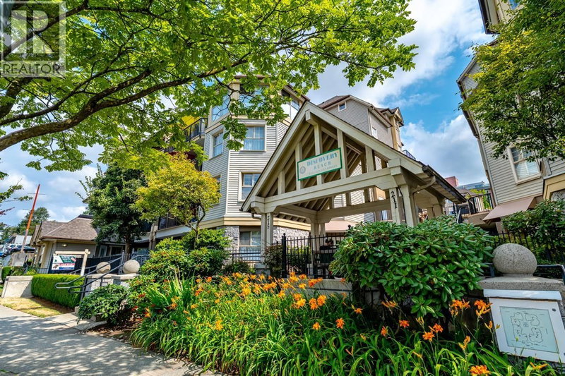 215 TWELFTH Street New Westminster British Columbia, V3M 4H4 - 2 Bedrooms Condo For Sale