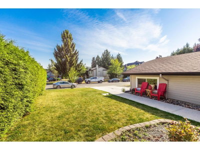 17081 60A Avenue | Surrey British Columbia | Slide Image Three