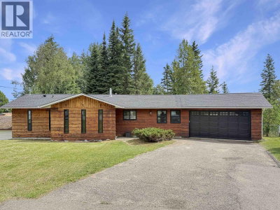 2555 WALLACE Place | Prince George British Columbia | Slide Image One