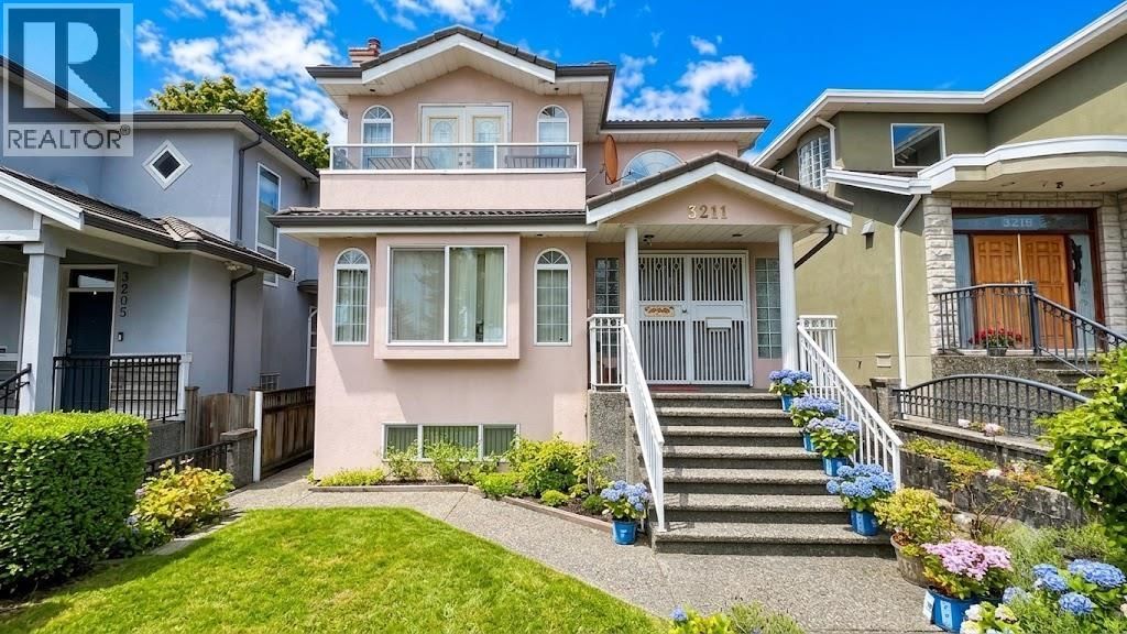 3211 QUEENS Avenue, Vancouver, British Columbia V5R 4T7