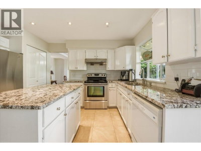 102 ASPENWOOD Drive | Port Moody British Columbia | Slide Image Ten