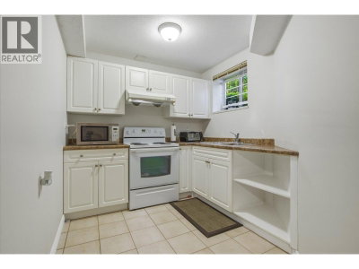 102 ASPENWOOD Drive | Port Moody British Columbia | Slide Image Sixteen