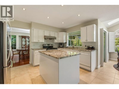 102 ASPENWOOD Drive | Port Moody British Columbia | Slide Image Nine