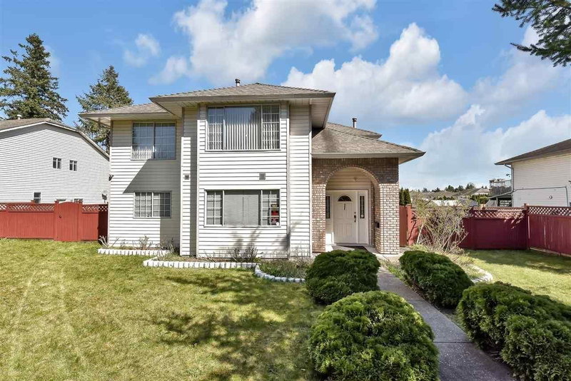 9256 152 Street Surrey British Columbia, V3R 4G2 - 5 Bedrooms Home For Sale