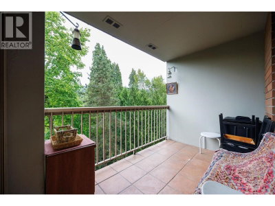 2012 FULLERTON Avenue | North Vancouver British Columbia | Slide Image Seventeen