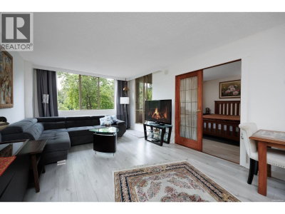 2012 FULLERTON Avenue | North Vancouver British Columbia | Slide Image Seven
