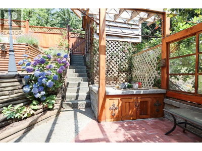 743 APPLEYARD Court | Port Moody British Columbia | Slide Image Twenty-one