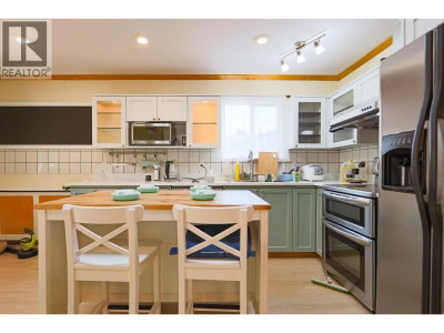743 APPLEYARD Court | Port Moody British Columbia | Slide Image Seven