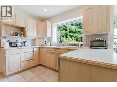 1565 BRAMBLE Lane | Coquitlam British Columbia | Slide Image Ten