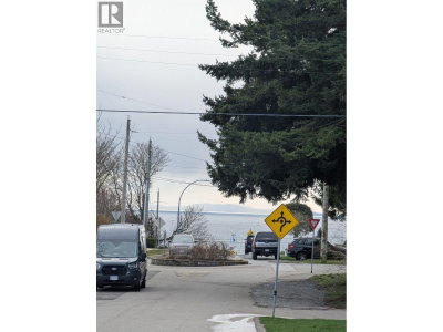 15482 SEMIAHMOO Avenue | White Rock British Columbia | Slide Image Three