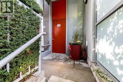 121 GEORGIA Street | Vancouver British Columbia | Slide Image One