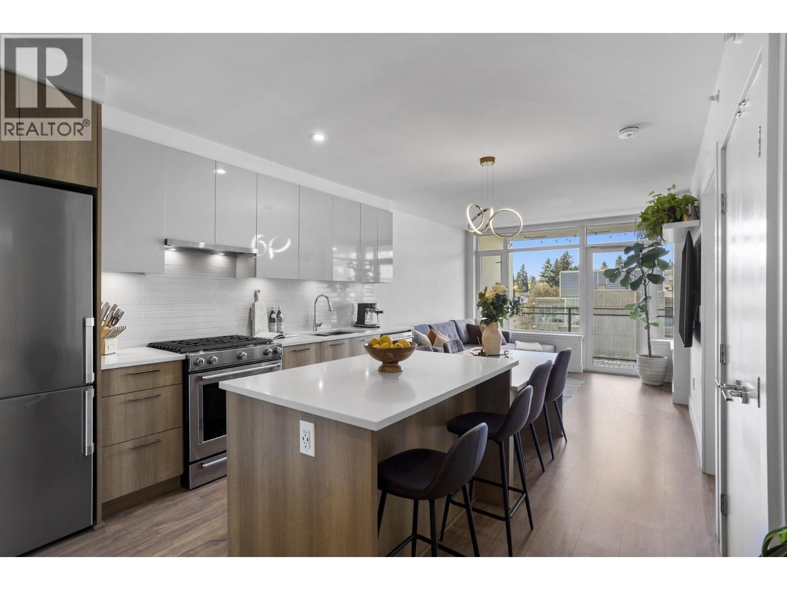 258 NELSON'S Court, New Westminster, British Columbia V3L 0J9