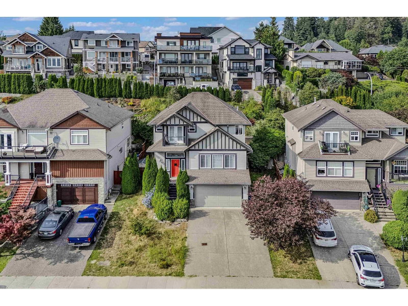 33821 GREWALL Crescent Mission British Columbia, V2V 7B6 - 6 Bedrooms Home For Sale