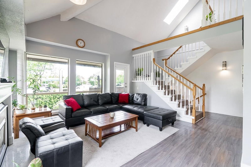 12172 72 Avenue Surrey British Columbia, V3W 2L9 - 3 Bedrooms Condo For Sale