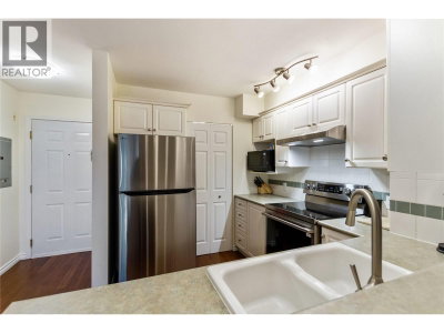 155 3RD Street | North Vancouver British Columbia | Slide Image Eight