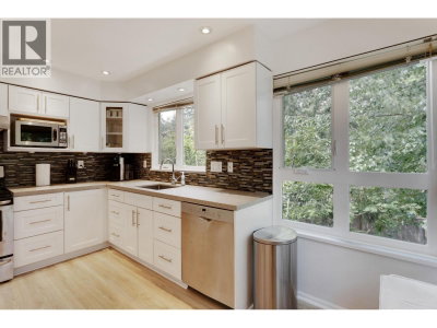 106 KINGS Road | North Vancouver British Columbia | Slide Image Eleven